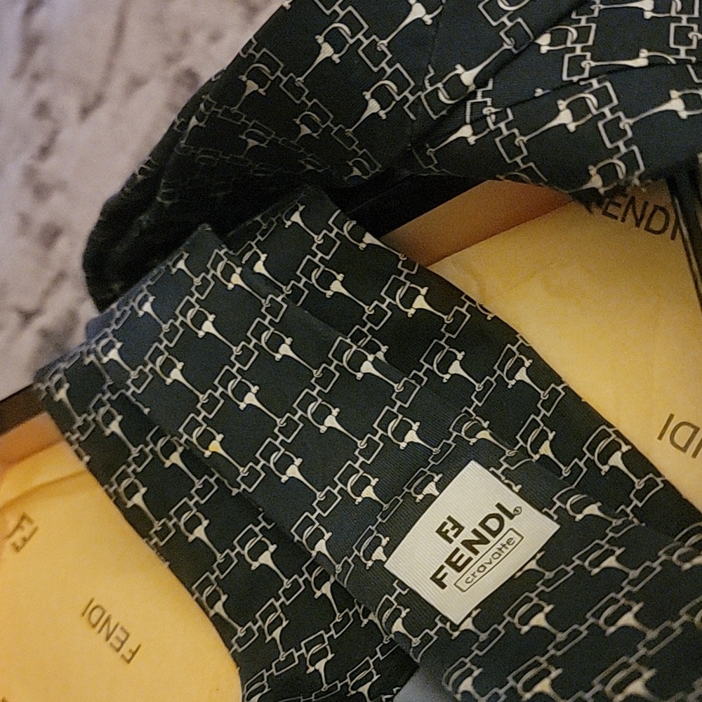 FENDI VINTAGE Print gold Men’s Silk Tie 3.75” No Box